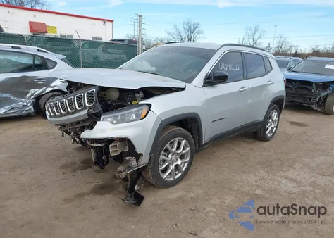2024 Jeep Compass Latitude Lux Fwd z USA, uszkodzony, nr VIN 3C4NJDFN8RT129648